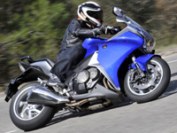 Essai VFR1200F 2012 : donner plus en coûtant moins !