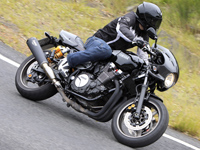 Essai Yamaha XJR1300 2015 : roadster serré et Café Racer allongé