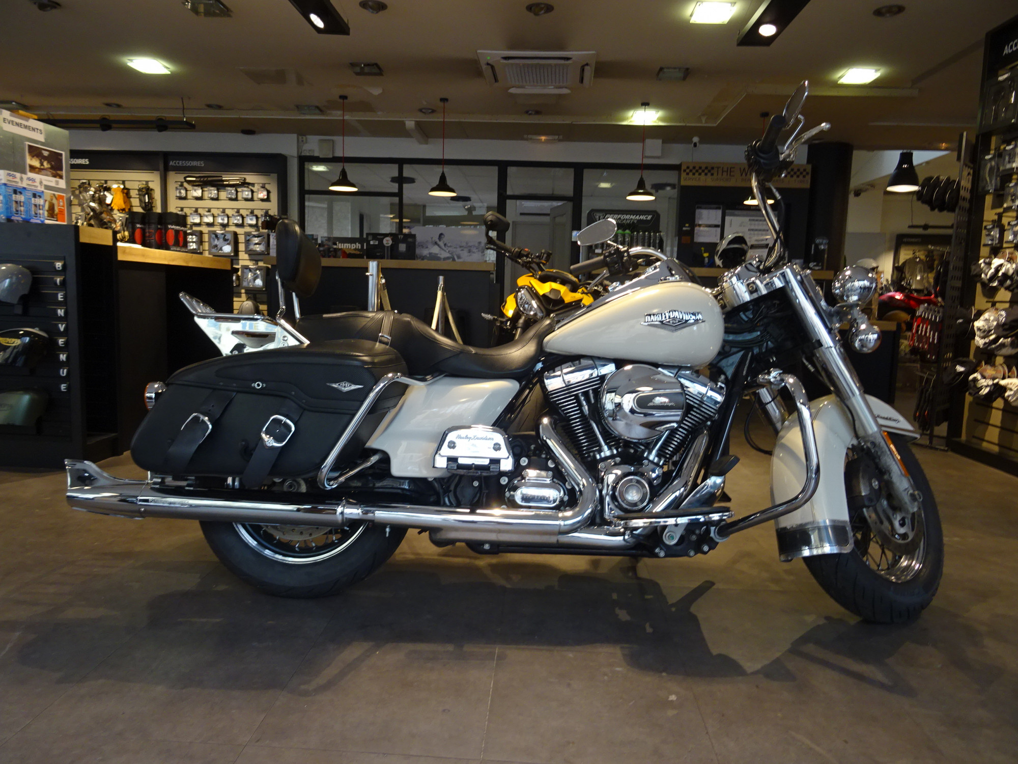 HARLEY-DAVIDSON 1690 TOURING ROAD KING 1690