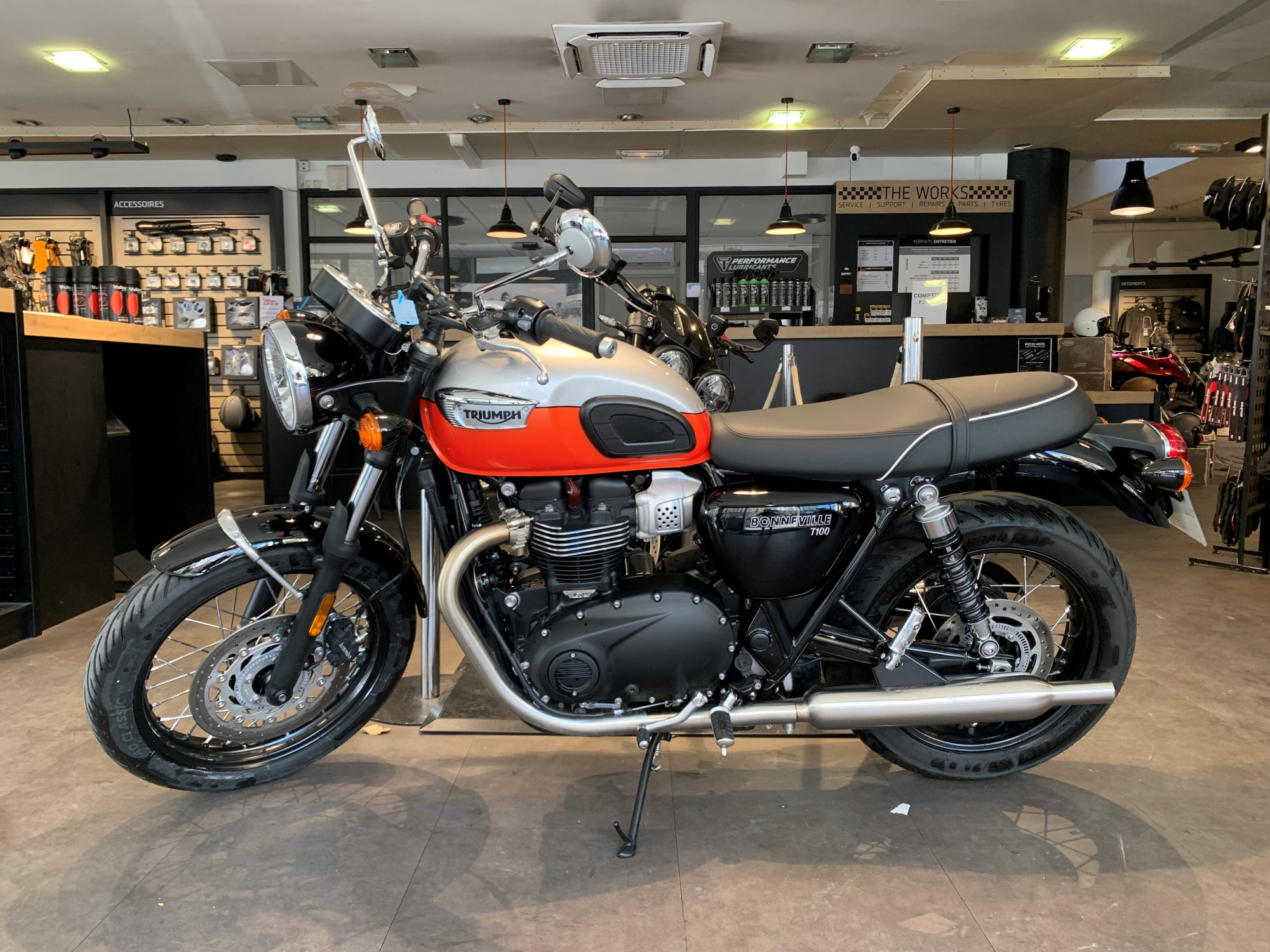 TRIUMPH 865 Bonneville T100
