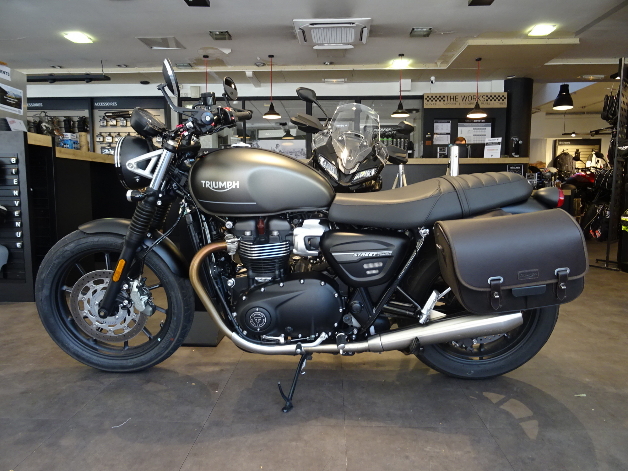 TRIUMPH 900 STREET TWIN  900