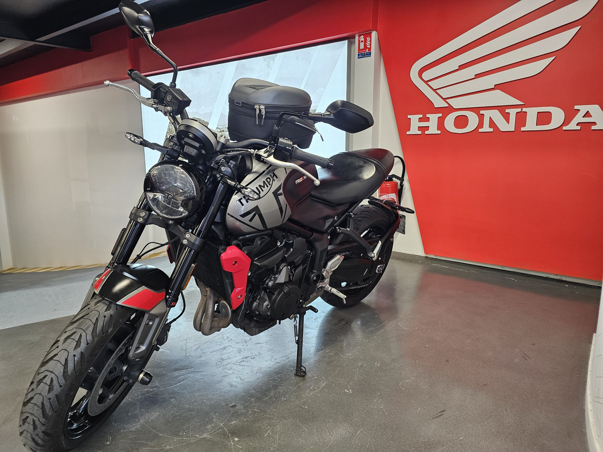 TRIUMPH 660 TRIDENT 660
