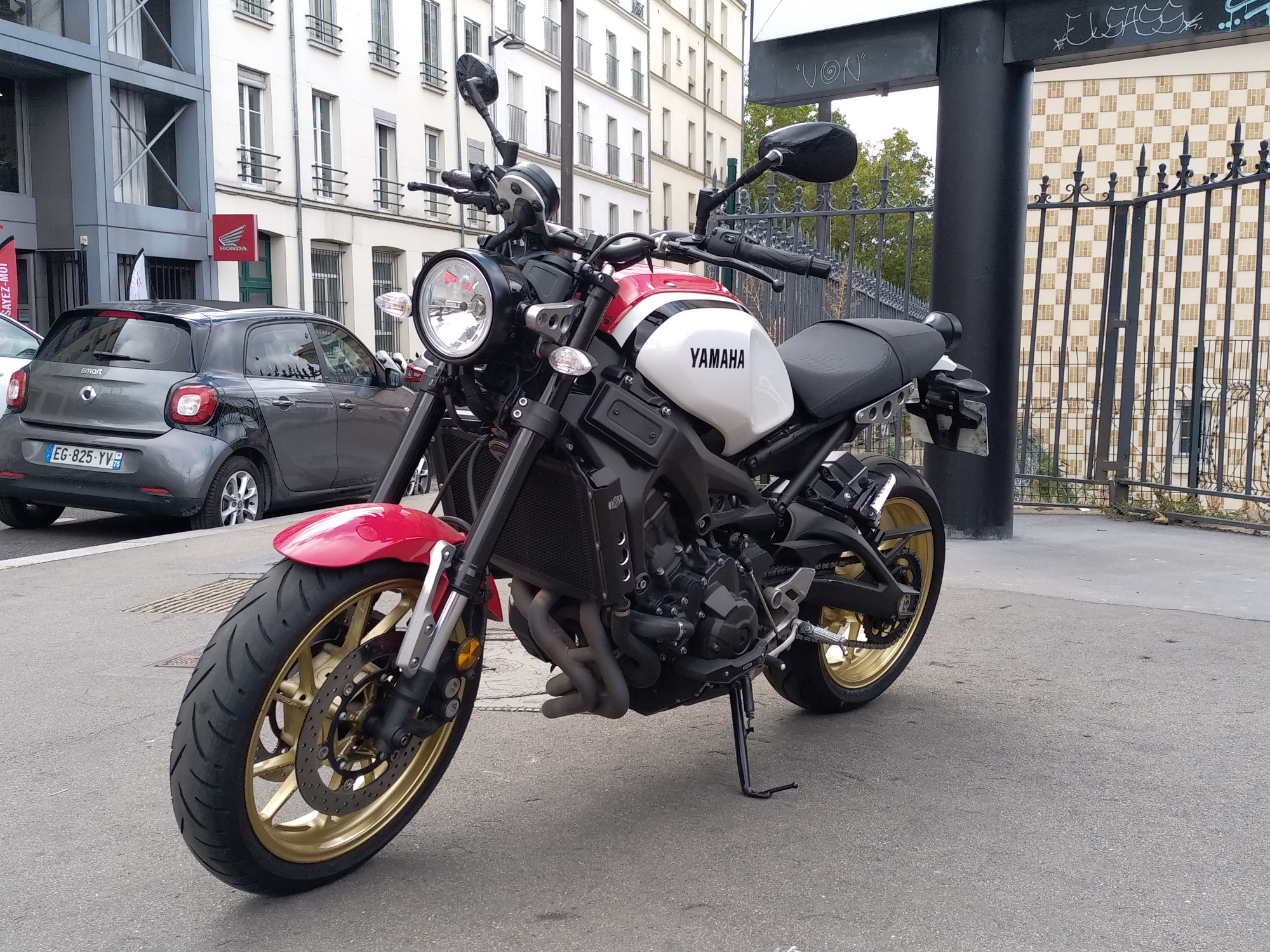 YAMAHA 850 XSR 900