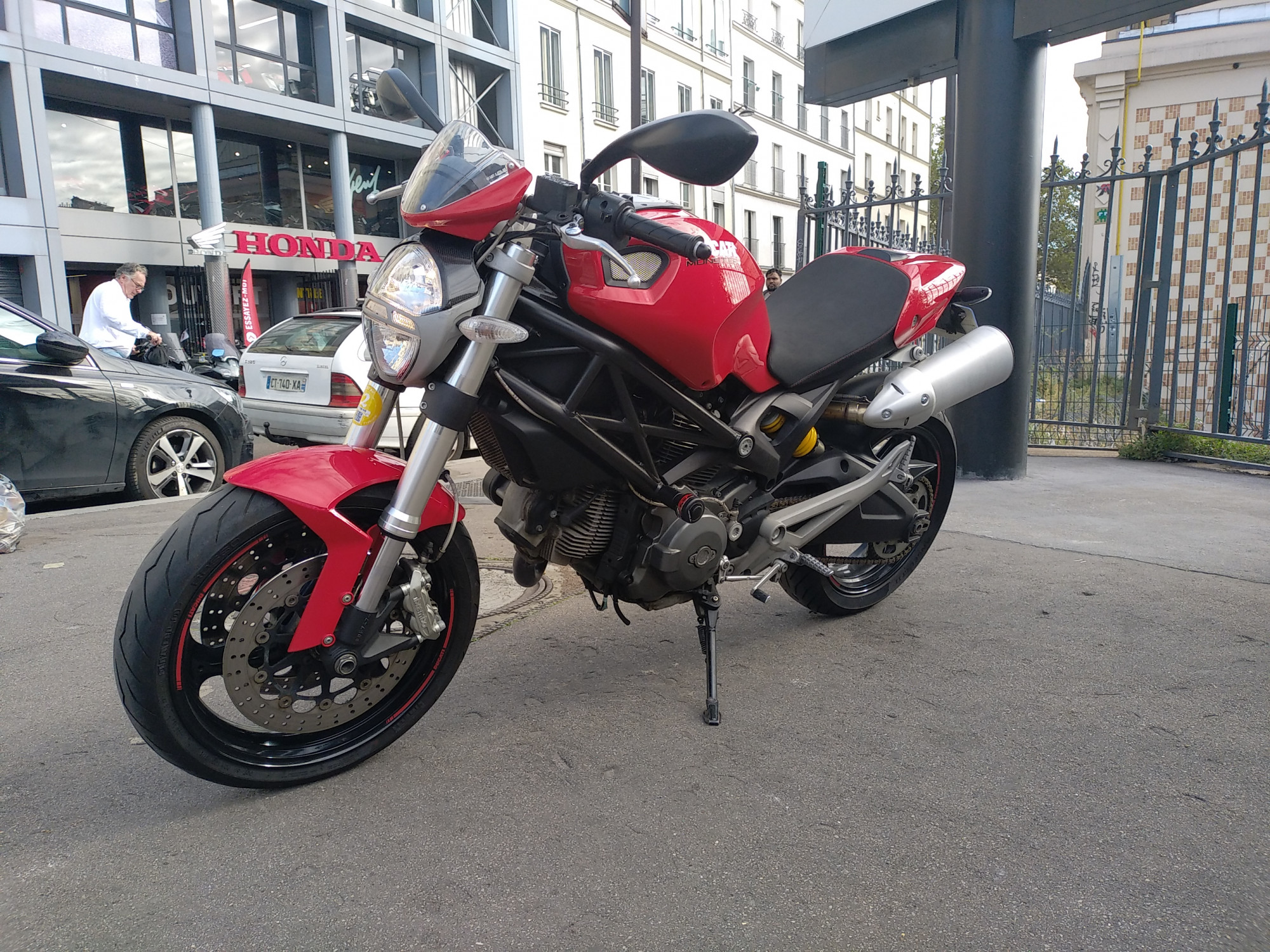 DUCATI 696 696 MONSTER