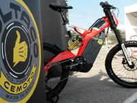 La marque de moto Bultaco monte en régime avec le Brinco R