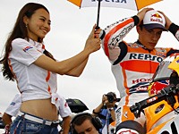 L'umbrella girl la plus sexy du Grand Prix du Japon