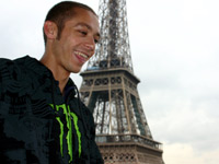 Rossi se balade en Yamaha R1 dans Paris...