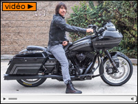 Vidéo moto : la Black Hot Road Glide d'Anthony Kiedis