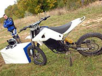 La Préfecture de police teste une moto électrique tout-terrain