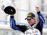 Troy Corser fait de la résistance !