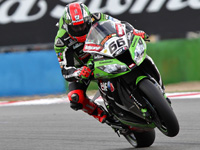 WSBK Magny-Cours : Sykes met KO Guintoli et Laverty