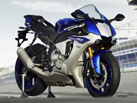 La Yamaha R1 2015 en rodage avec Marino et Guarnoni en STK1000