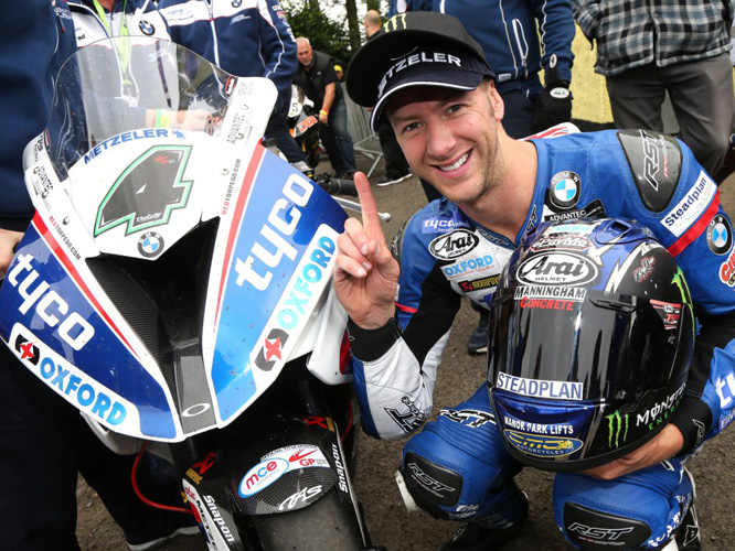 Ian Hutchinson est le pilote moto le plus rapide sur route