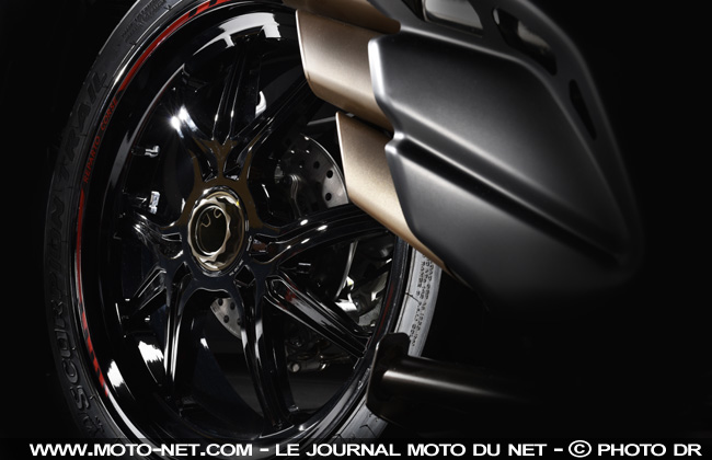MV Agusta Turismo Veloce RC : première classe italienne