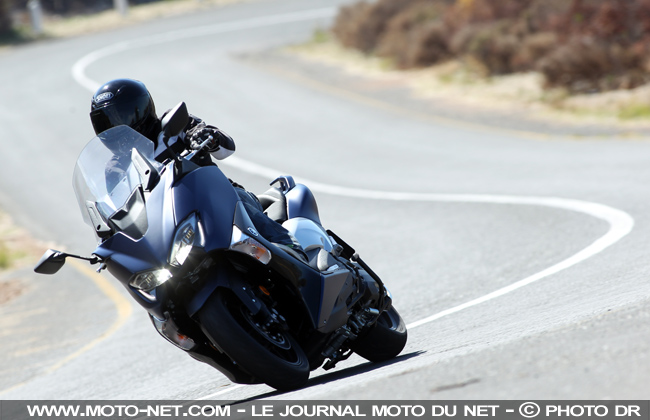 Essai Tmax 2017 SX et DX : Yamaha donne - vend ! - son maximum