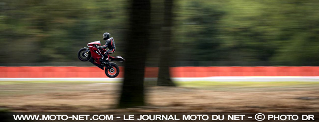 [Vidéo] MV Agusta et Lewis Hamilton remettent ça, avec la F4 LH44