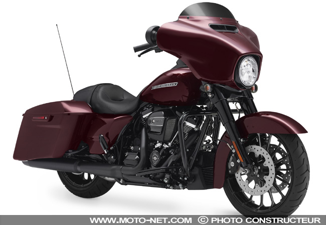  Harley Davidson Touring 2018 : CVO tout feu tout flamme ou Special sombre