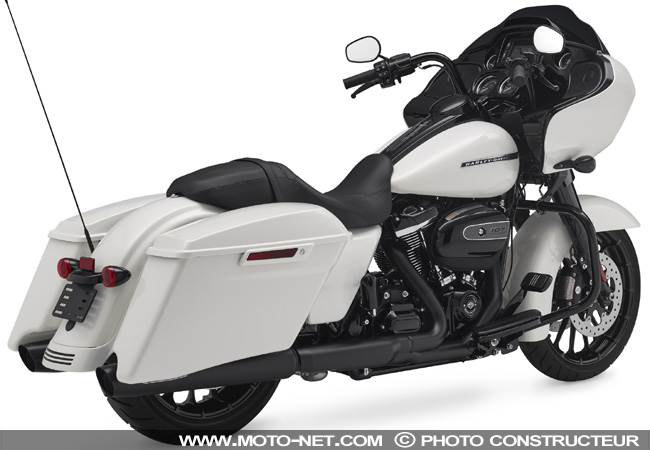  Harley Davidson Touring 2018 : CVO tout feu tout flamme ou Special sombre