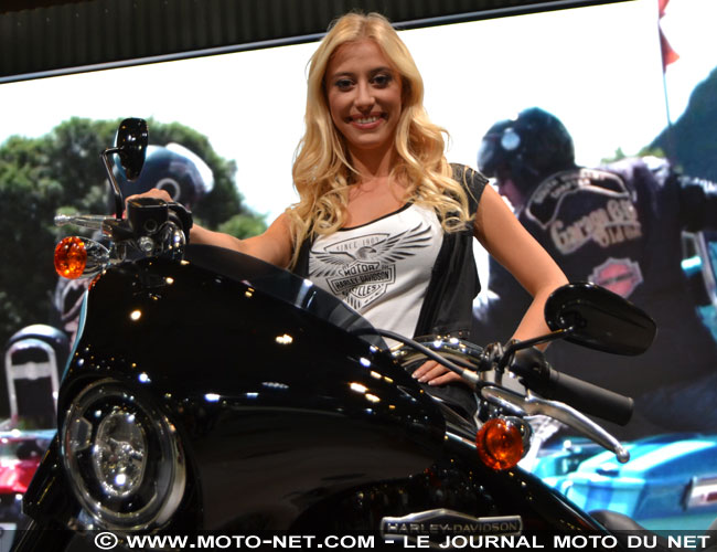 Les plus belles hôtesses du salon EICMA de Milan