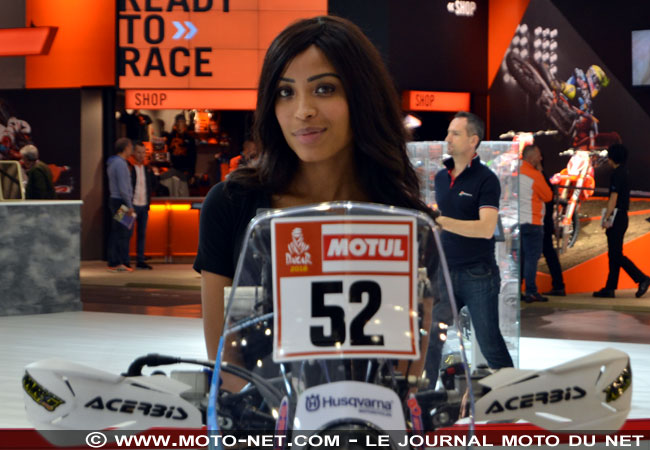 Les plus belles hôtesses du salon EICMA de Milan