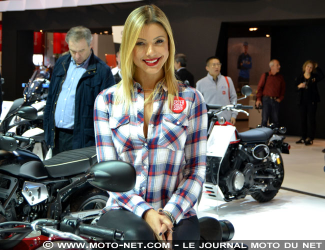 Les plus belles hôtesses du salon EICMA de Milan