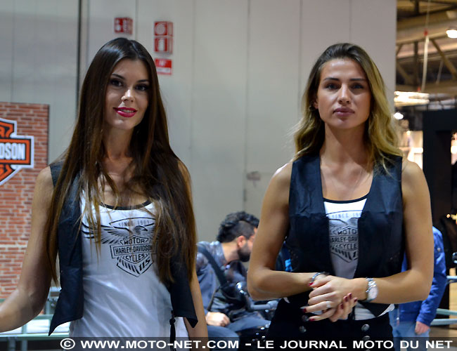 Les plus belles hôtesses du salon EICMA de Milan