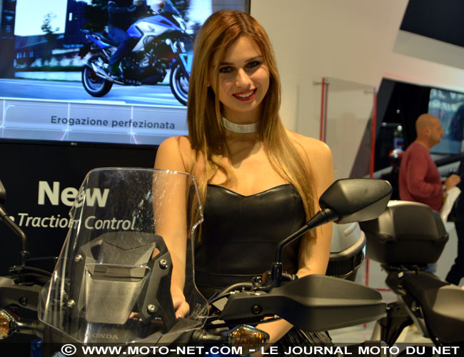 Les plus belles hôtesses du salon EICMA de Milan