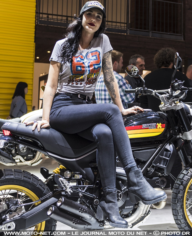 Les plus belles hôtesses du salon EICMA de Milan