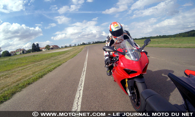  Comparatif Superbike 2018 : Aprilia RSV4 RF Vs BMW S1000RR Vs Ducati Panigale V4 S