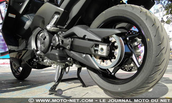 Duel Honda X-Adv Vs Yamaha Tmax : moto, scooter ou les deux ?