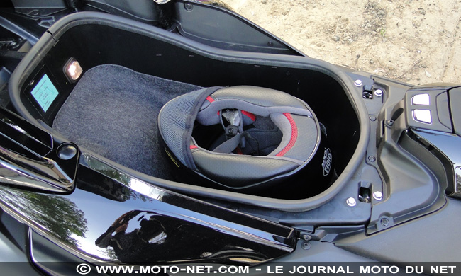 Duel Honda X-Adv Vs Yamaha Tmax : moto, scooter ou les deux ?