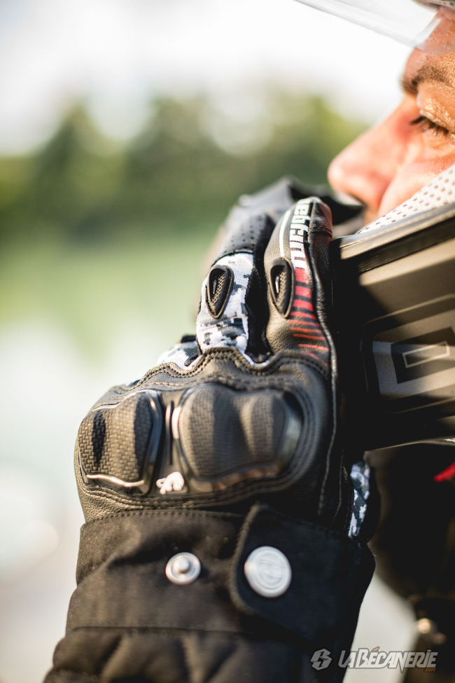 Comment nettoyer des gants moto textile ?