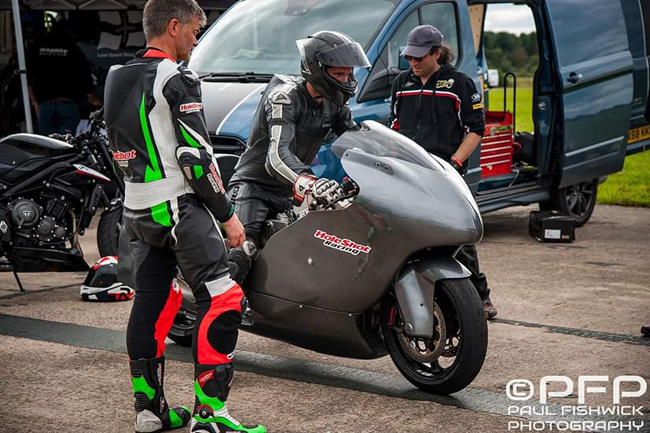 Suzuki Turbo : Guy Martin et son Hayabusa entretiennent le fantasme...