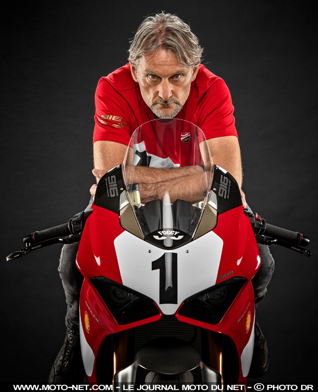 Ducati fête le 25ème anniversaire de sa Superbike 916 avec une Panigale... V4 !