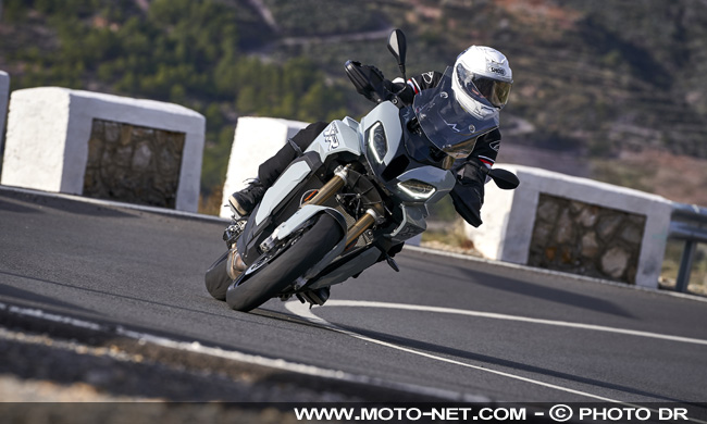 Essai BMW S1000XR 2020 : hyper sportive, sans en avoir l'RR