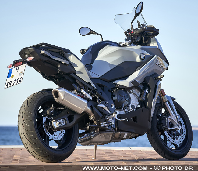 Essai BMW S1000XR 2020 : hyper sportive, sans en avoir l'RR