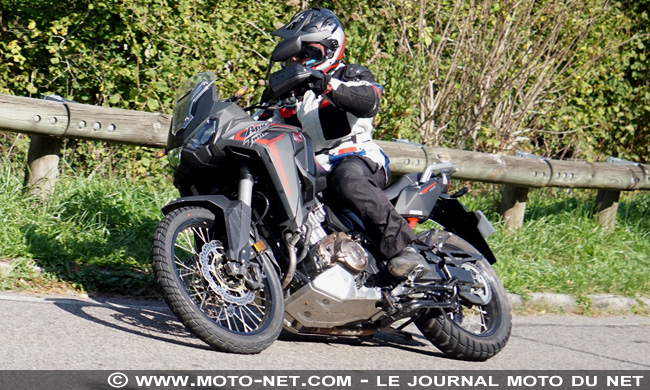 Africa Twin 1100 Vs V-Strom 1050 XT : maxitrail Honda ou Suzuki, lequel est le plus fort ?