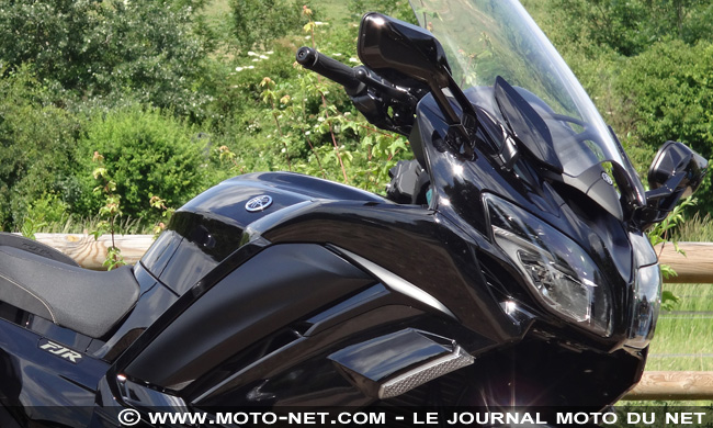 Duel Versys 1000 Vs FJR1300 : le maxitrail routier a tué le Sport GT ?