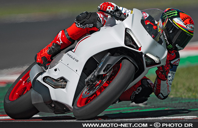  [Vidéo] Bagnaia présente la Panigale V2 et son coloris blanc... et rouge 