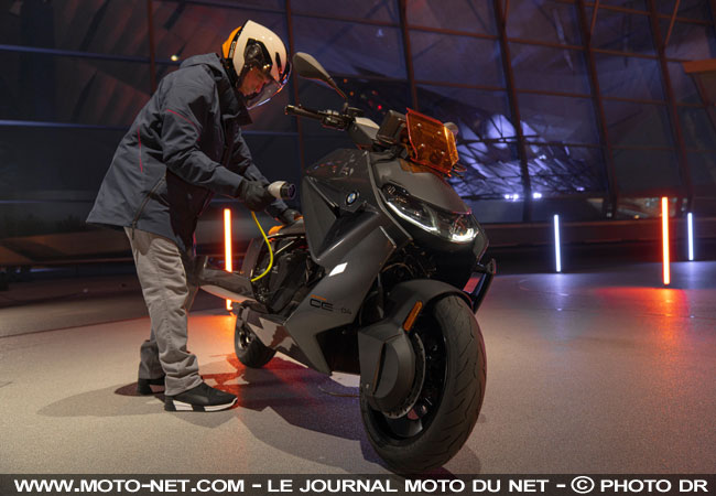 Scooter électrique : BMW CE 04 en location à 180 euros par mois