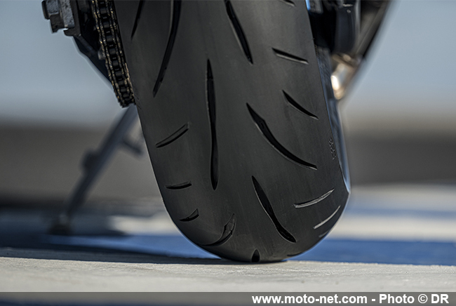 Battlax Hypersport S23, le nouveau pneu moto sportif de Bridgestone 