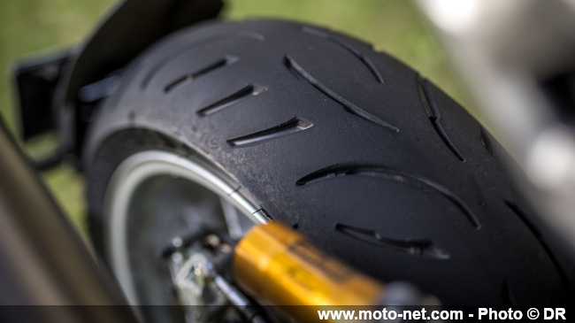 Essai Roadtec 02 : Metzeler recycle son pneu moto Sport Touring 