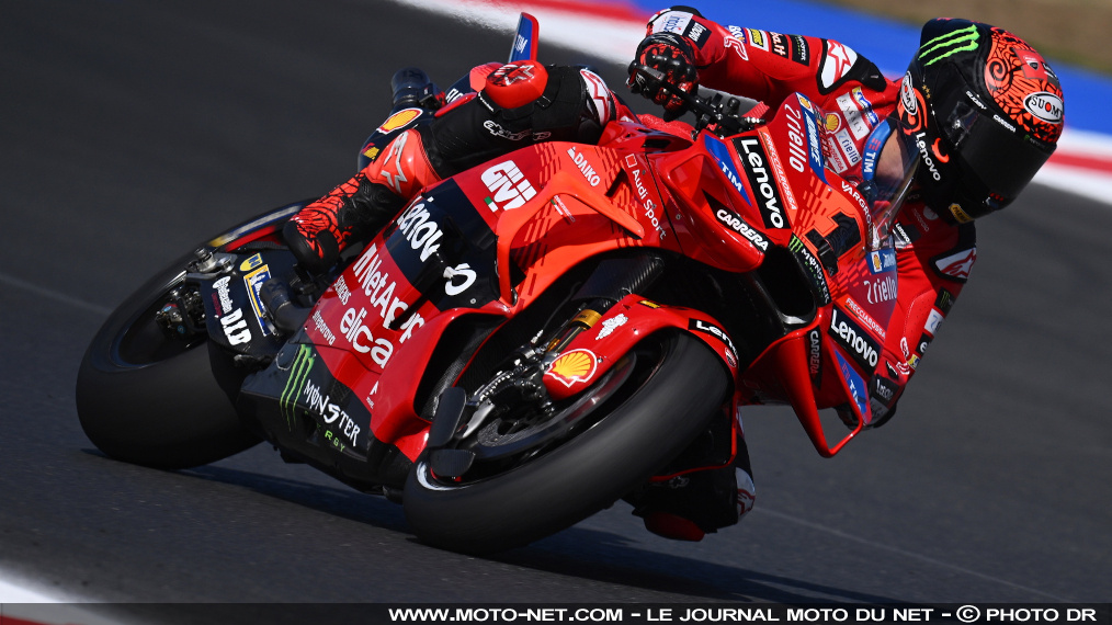 Les Ducati comme à la parade avant les qualifications à Misano