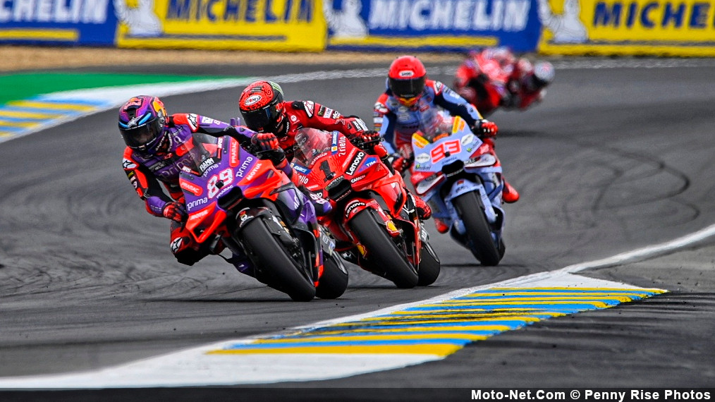 Résultats et classements du Grand Prix de France MotoGP 2024

Jorge Martin s'envole au championnat MotoGP 2024 grâce à son doublé sprint et course au GP de France, devant un public venu en masse au Mans : près de 300 000 spectateurs sur les trois jours, nouveau record ! Le pilote Ducati Pramac devance Marc Marquez (2ème du Sprint) et le champion Francesco Bagnaia. Pas de miracle hélas pour nos français...
