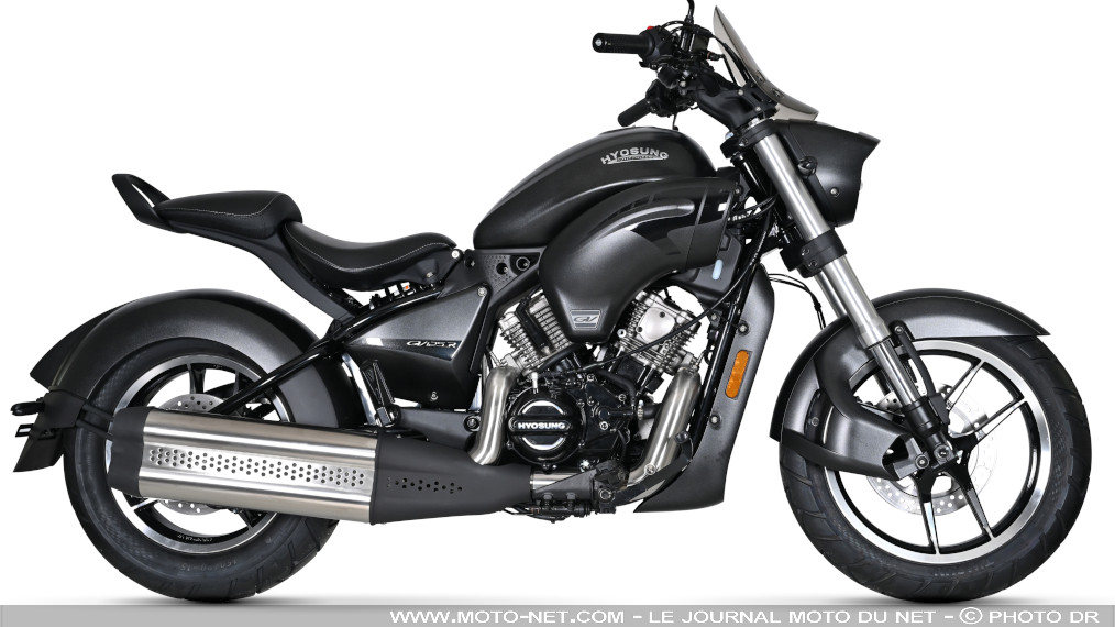 Hyosung place ses mini power-cruiser GV125R et GV300 à 3500 euros