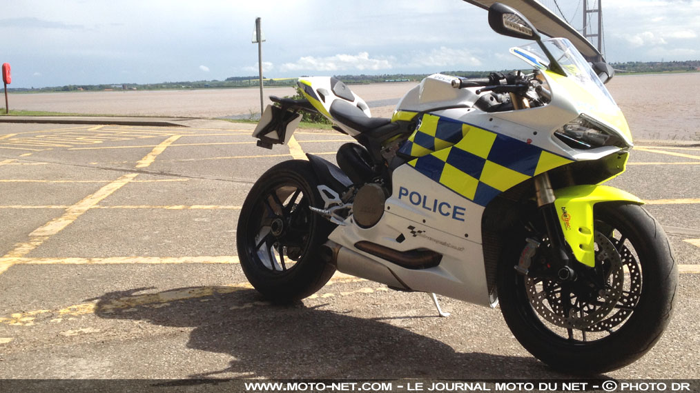 La Police britannique forme les motards en Ducati Panigale !