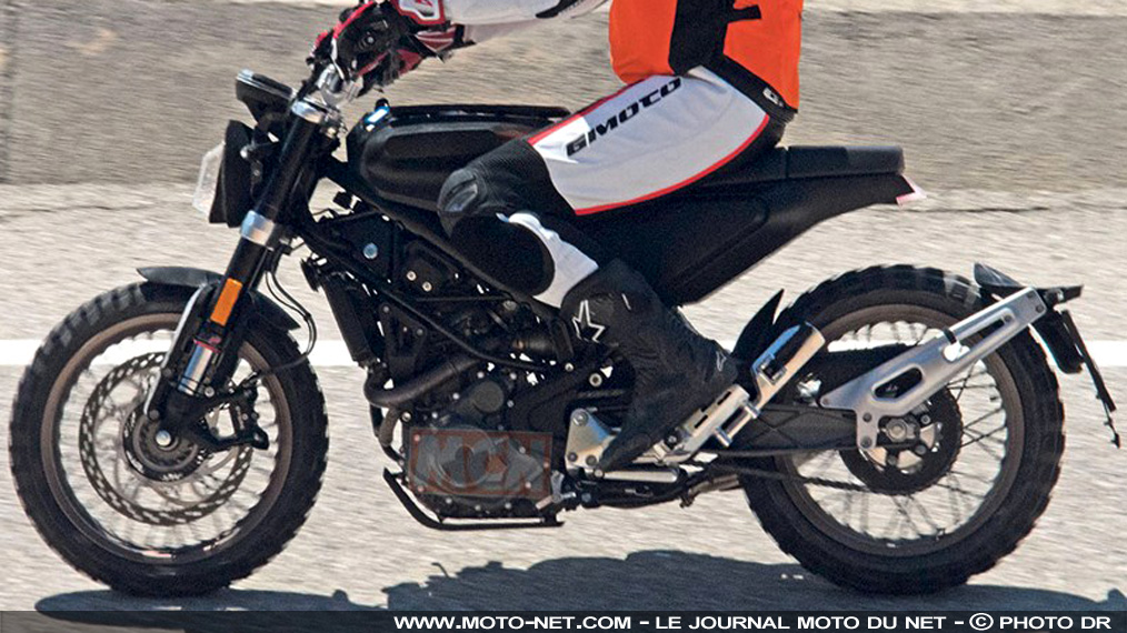 La Husqvarna Svartpilen 401 dans la roue de la KTM 390 Duke