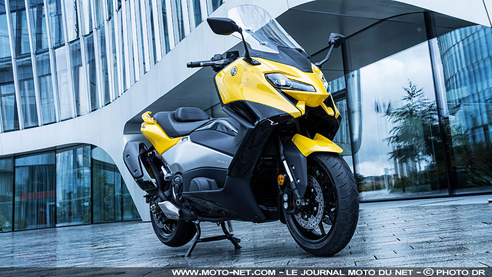 Présentation du nouveau maxi scooter Yamaha Tmax 2022