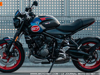 Triumph lance le remake - réussi ! - de la Trident Triple Tribute