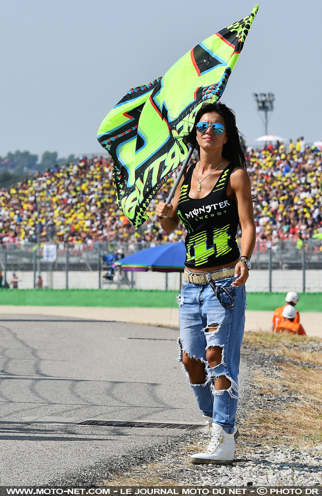 L'umbrella girl la plus sexy du GP de San Marin